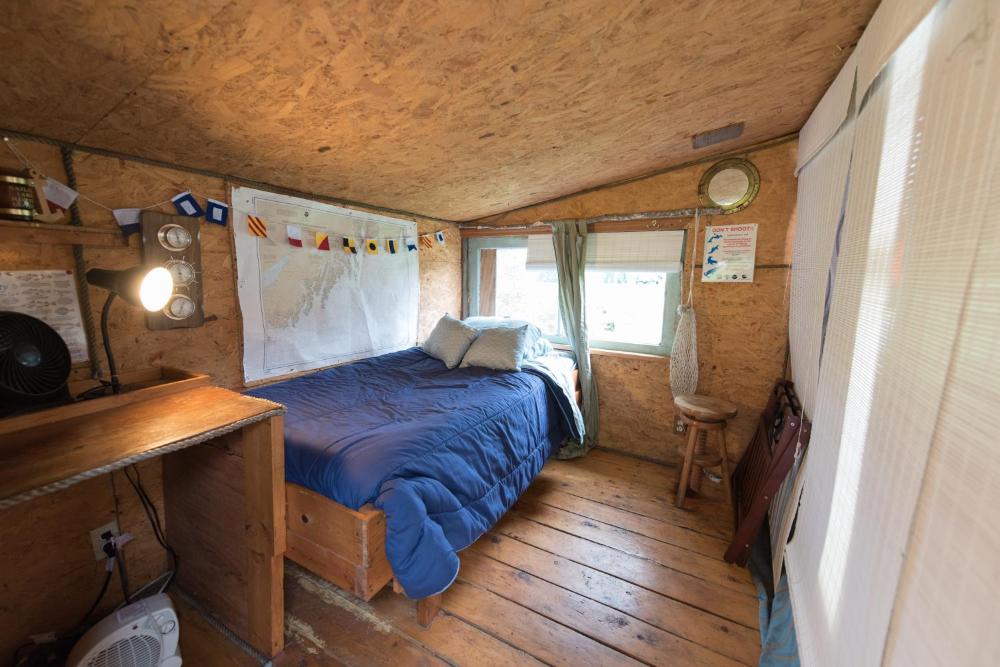 Cottage with Shared Bathroom interior